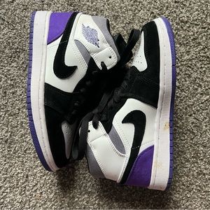 Kids air jordan 1 white and purple size 6 “ dark iris”
